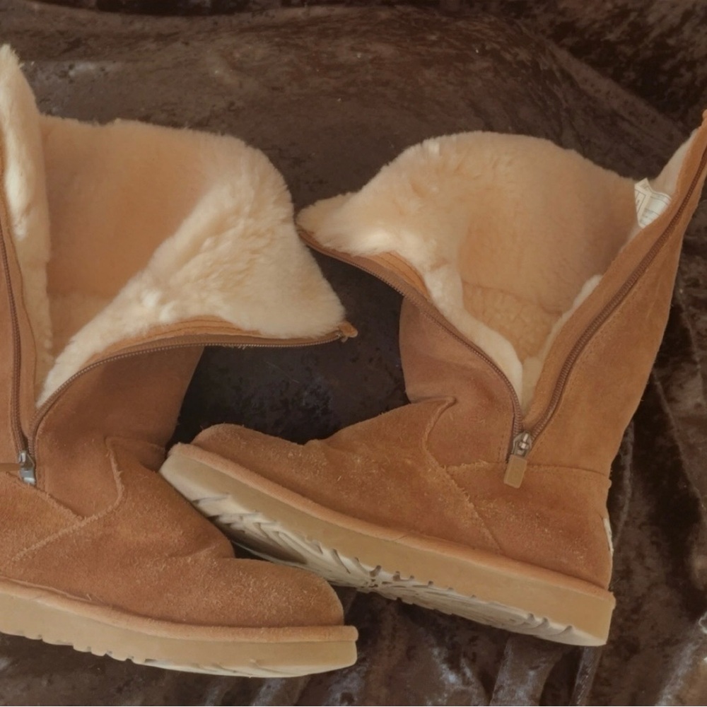UGG Tan Shearling-Lined Boots Women’s SIZE 4 Pocket & decorative strap 6.5 USA